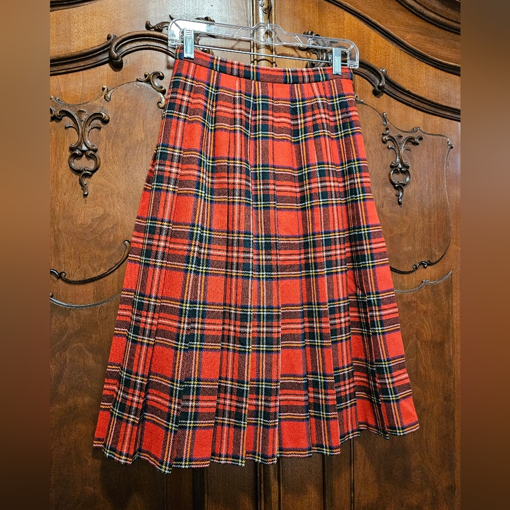 Vintage Pitlochry Plaid Pleated Wool Skirt A-line Fully lined Red Sz S